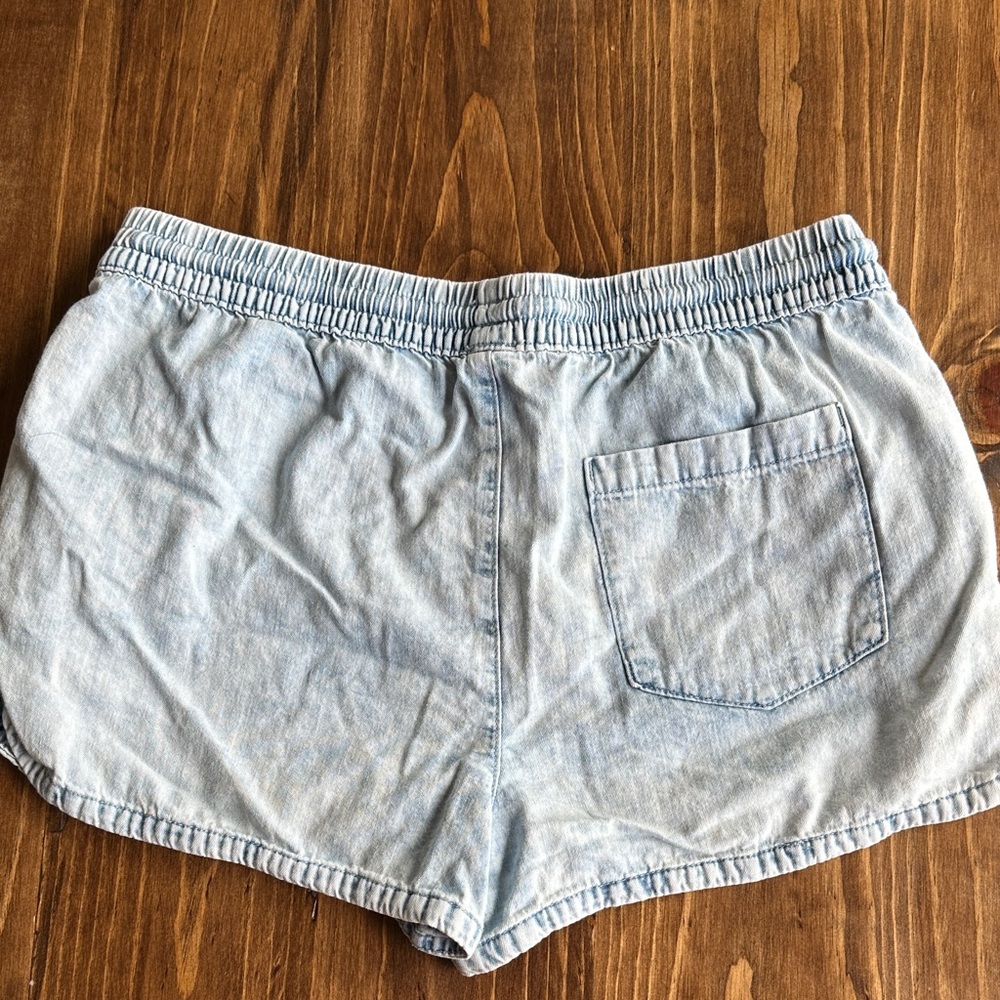 aerie Light Wash Elastic Waist Denim Shorts - Picture 2 of 2